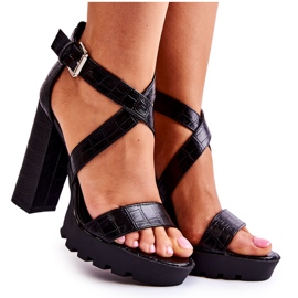 Sweet Shoes Modne sandale na traci sa zmijskim crnim Rammis remenom crna