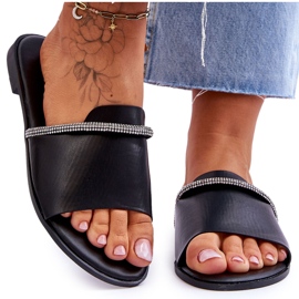 Elegantne crne cipele s ravnom potpeticom crna