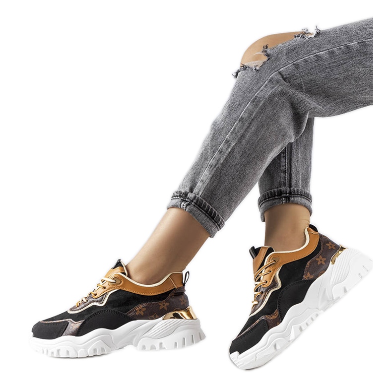 Crne tenisice na nepravilnom potplatu marke Alta crno