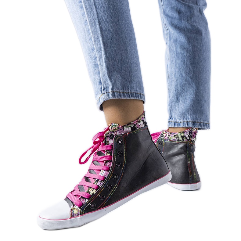 Crne cvjetne gležnjače iz Marphise crno