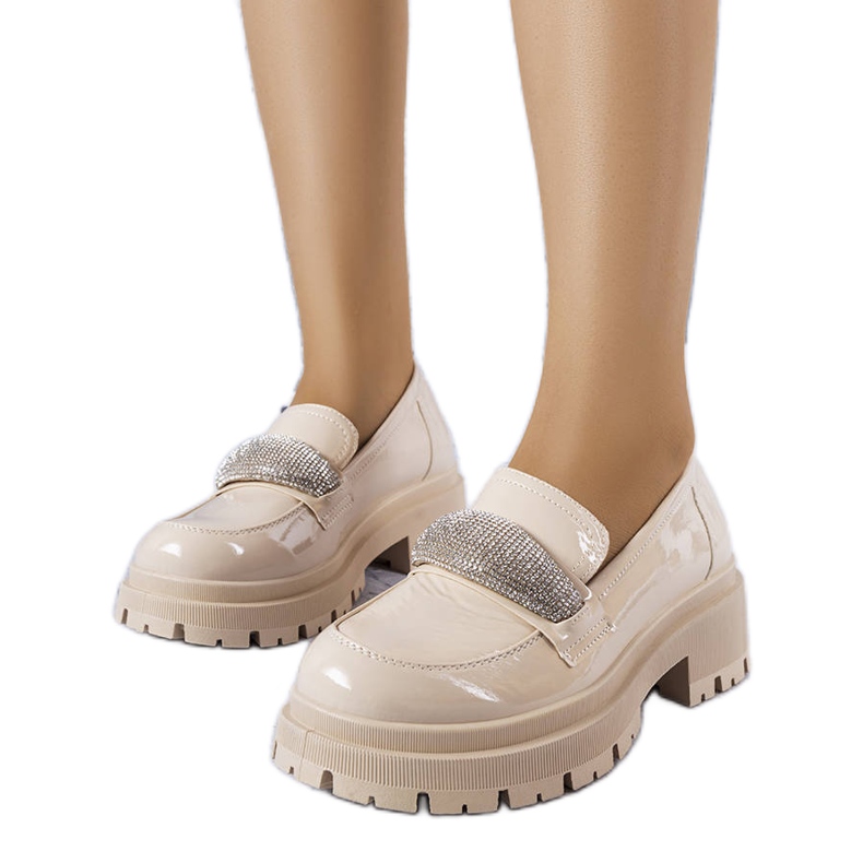 Bež lakirani brogovi s kubičnim cirkonima iz Moussa