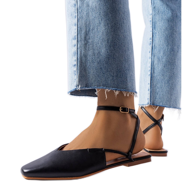 Crne zatvorene sandale crno