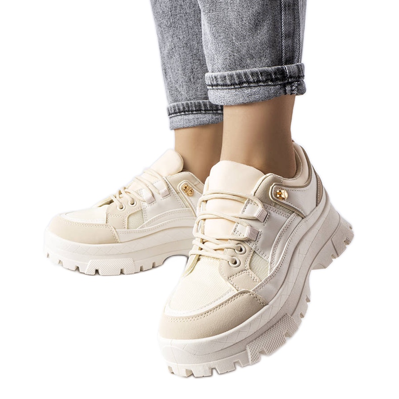 Bež niske cipele sa štitnikom iz Via