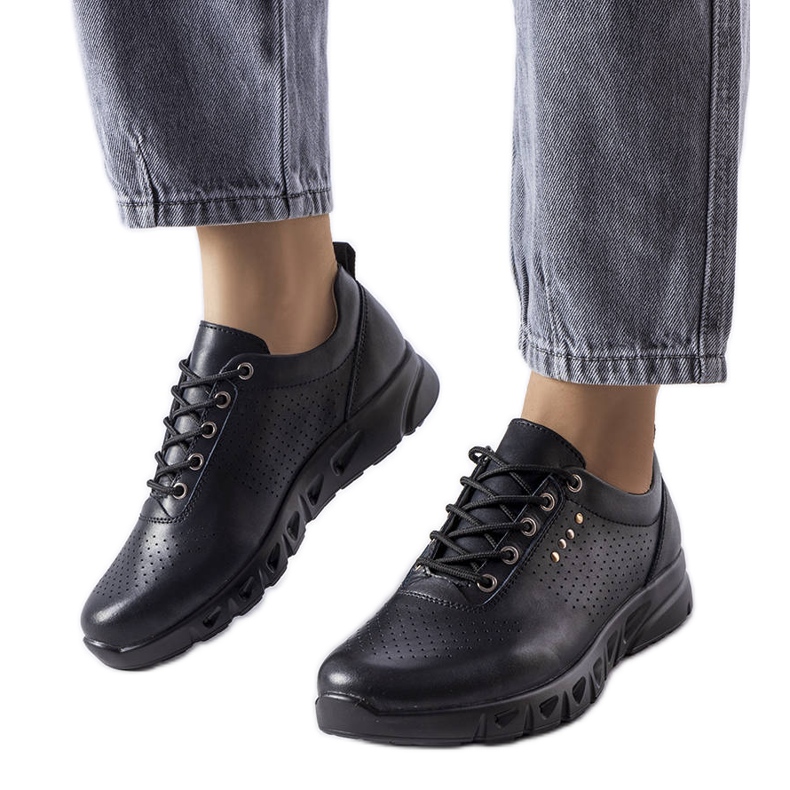 Crne ažurne kožne brogove iz Brodeura crno