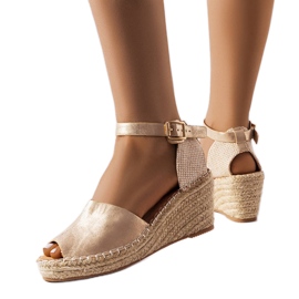 BM Zlatne Wedge espadrile iz Trailsa zlatni