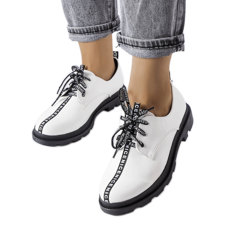 Bijele brogove s kontrastnim potplatom iz Hanifana bijela