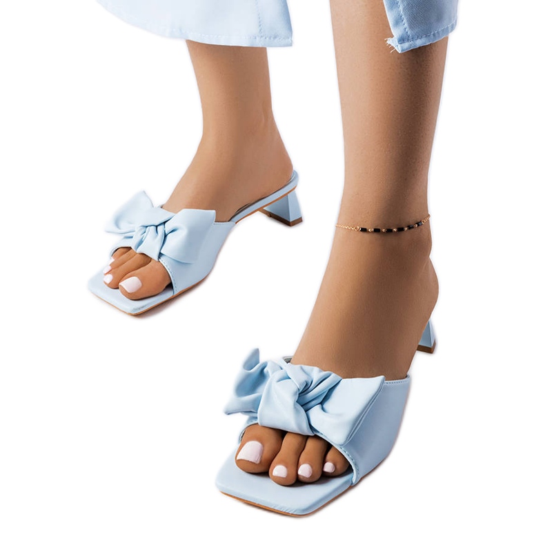 Hrast plave sandale s petom i mašnom plava