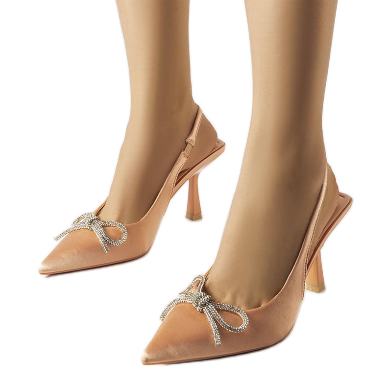 Bež štikle s Wildrose mašnom