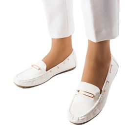 Bijele natikače ukrašene Seattle aplikacijom bijela