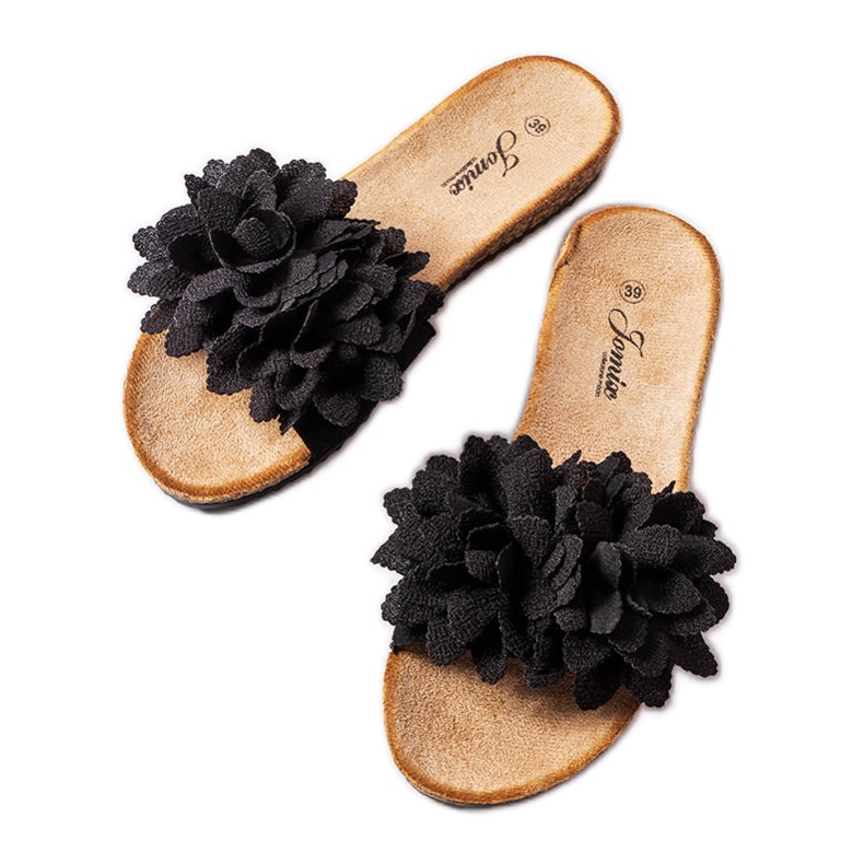 Crne papuče ukrašene cvijećem crno