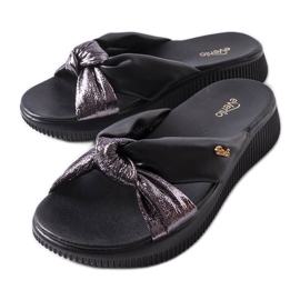 Crne sandale na klin od Luce crna