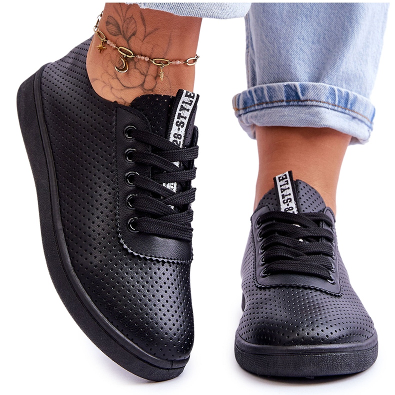 Ženske ažurne tenisice na vezanje crne boje bijela