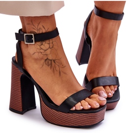 Kožne sandale na debeloj crnoj marina platformi crna