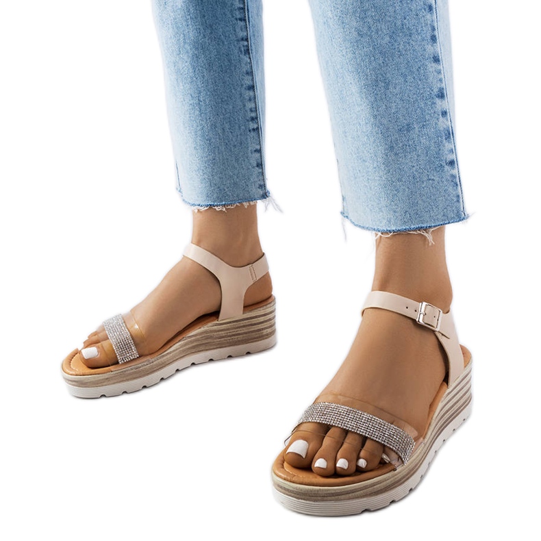 Bež sandale na klin marke Bussière