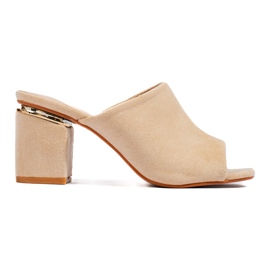 Vinceza bež mule na stupu