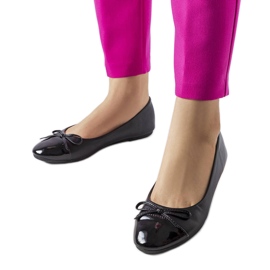 Crne balerinke s lakiranim prstima iz Despinsa crna