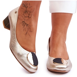 Kožne cipele na nisku petu Maciejka 05960-25 zlatne zlatni