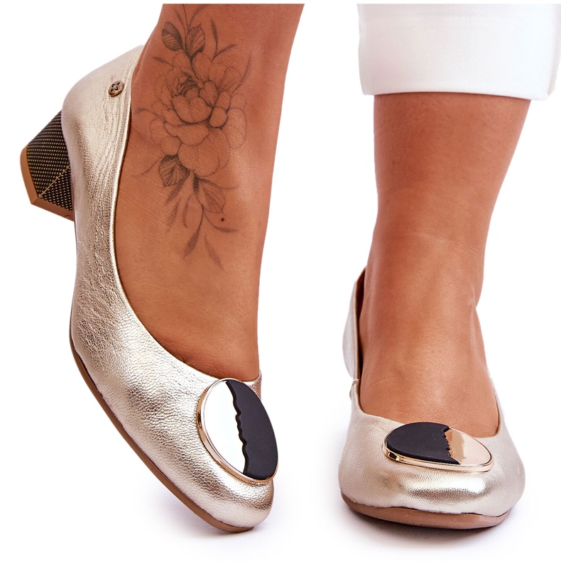 Kožne cipele na nisku petu Maciejka 05960-25 zlatne zlatna