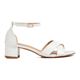 Bijele elegantne sandale na nisku petu marke Shelovet bijela