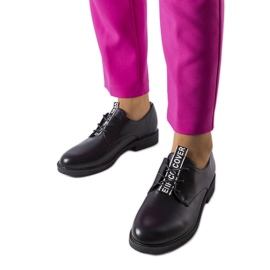 Crne brogove na vezanje iz Edmontona crna