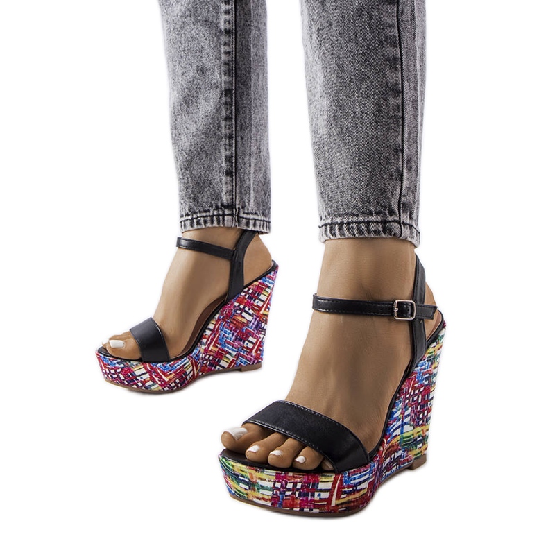 Crne sandale na klin iz Fairmonta crno