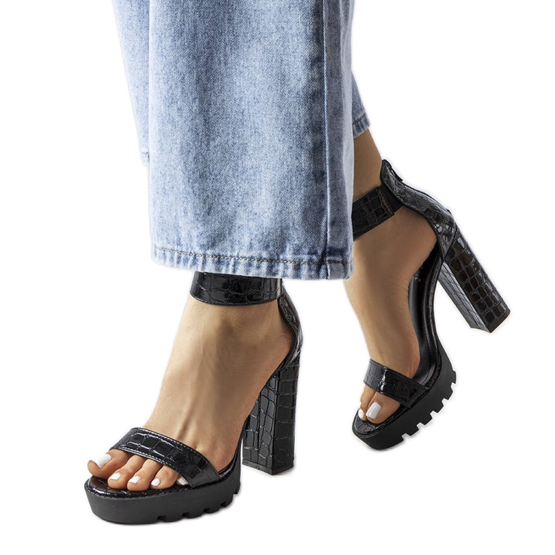 Crne sandale s uzorkom zmija iz Knoxvillea crno