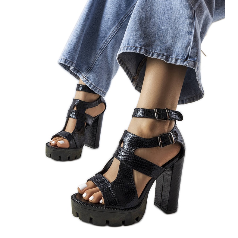 Crne masivne blok sandale iz Enenora crno