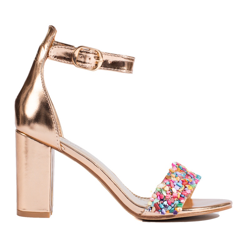 Zlatne sandale s nitnama iz Sheloveta zlatna