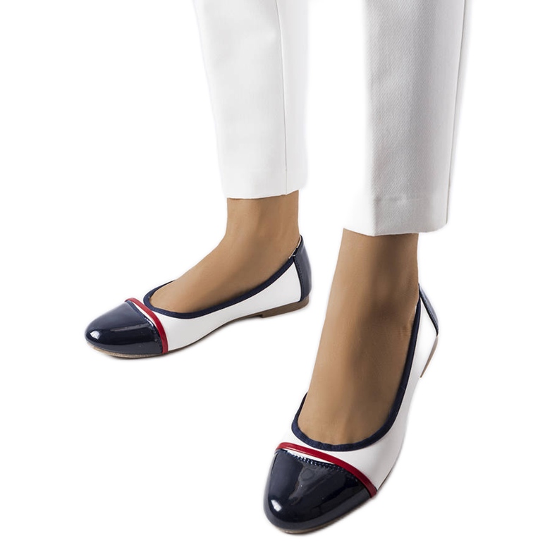 Bijele i tamnoplave balerinke iz Salmonsa bijela