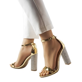 Zlatne sandale na ukrasnoj kopči Rette zlatni