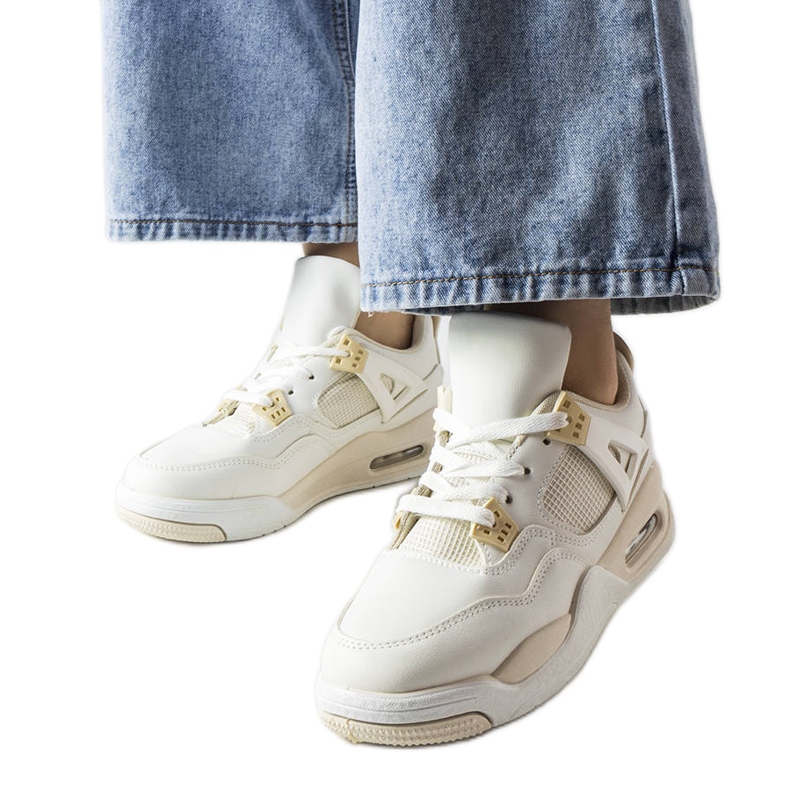 Bež tenisice od kombiniranih materijala iz Malasa