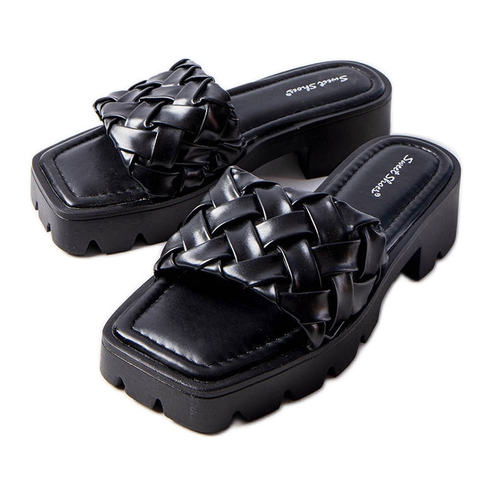 Crne papuče s traktorskim đonom iz Lore crno