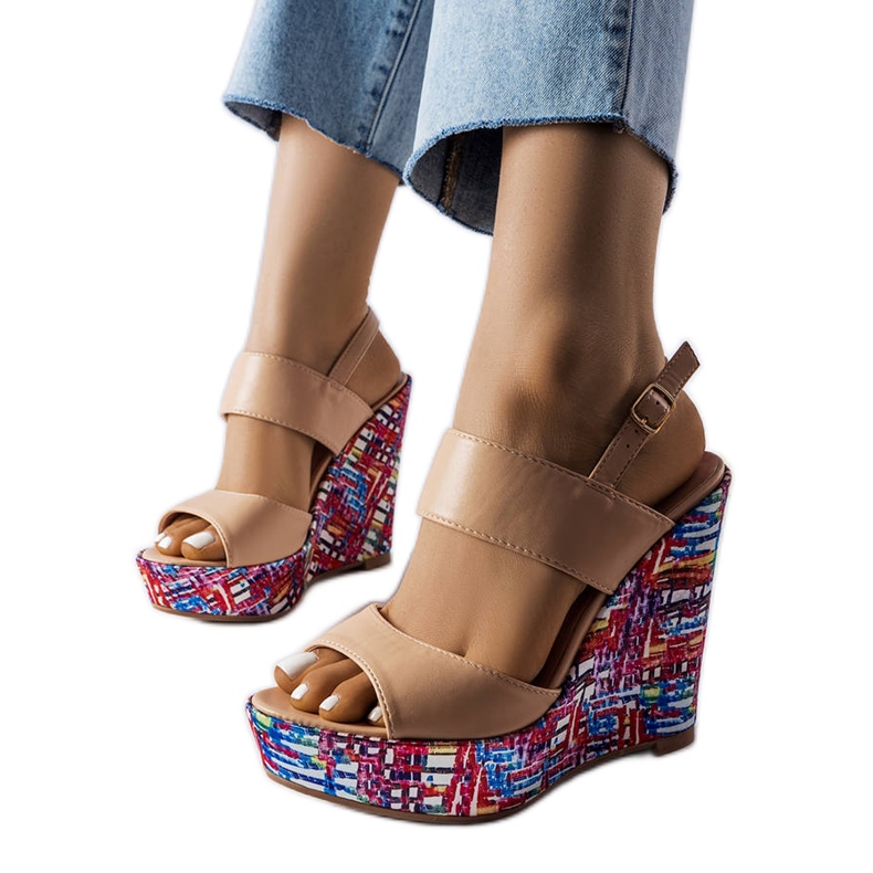 Bež ukrašene sandale na klin iz Westtidea