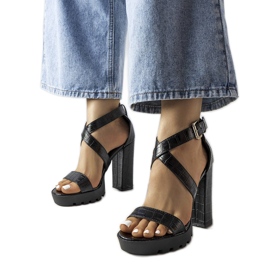 Crne sandale na visoku petu marke Trépanier crna