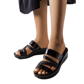 Loline crne sjajne papuče crna