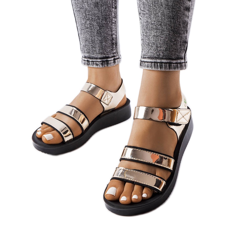 Zlatno lakirane Brices sandale zlatna