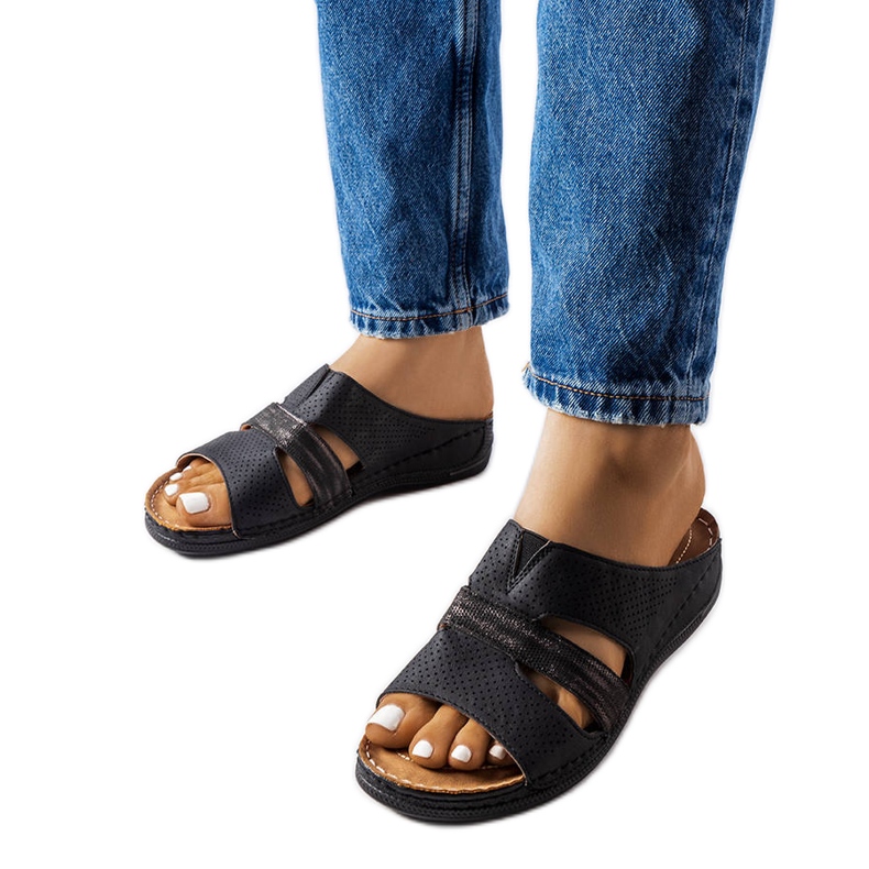 Crne svijetle papuče na klin iz Oliwie crno