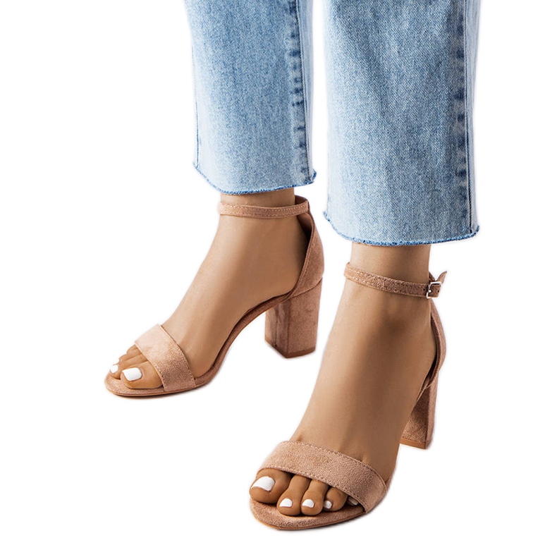 Bež sandale na nisku petu iz Lourne