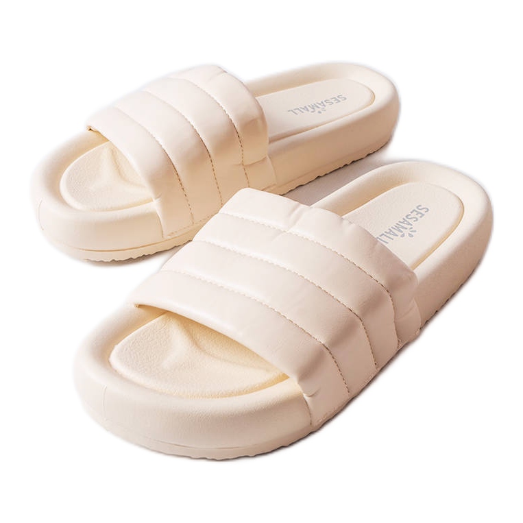 Inna Bež papuče ukrašene prošivanjem od Dorene