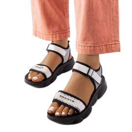 Crno-bijele sportske sandale marke Faribault bijela