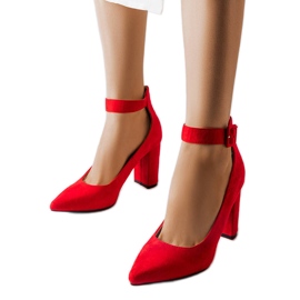 Crvene cipele na stupu Achen crvena