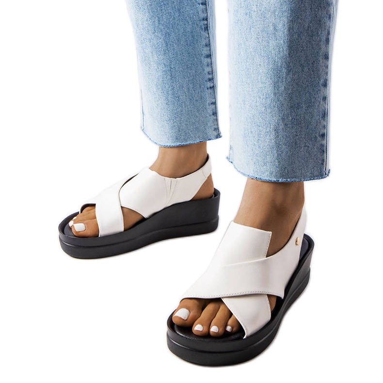 Bijele sandale na klin od Adeline bijela