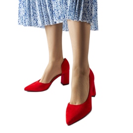 Crvene cipele na Sargent postu crvena