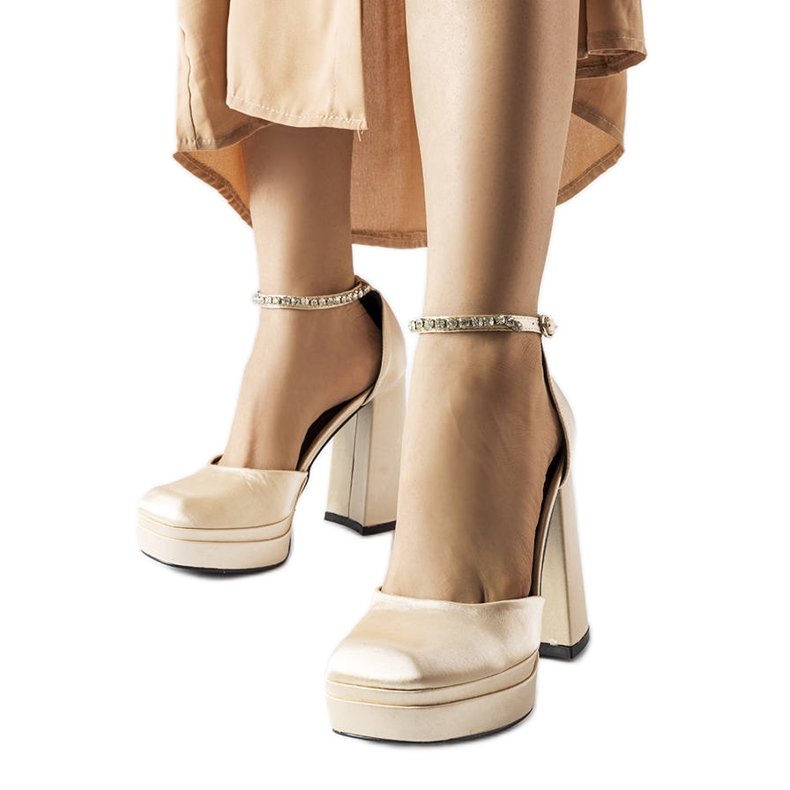 Bež cipele s visokom petom iz Elide