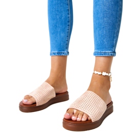 Ružičaste papuče s otvorenim gornjištem iz Idabela ružičasta