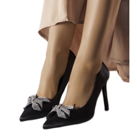 Crne igle sa satenskom završnicom s Mia mašnom crna