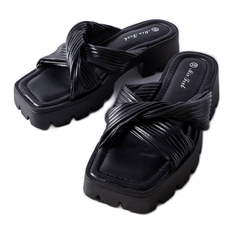 Dubé crne patike s traktor potplatom crno