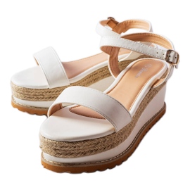 Bijele sandale na klin iz Accessa bijela