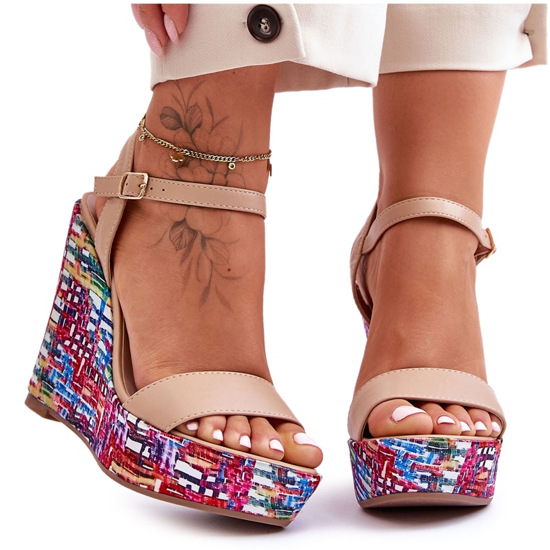 Ženske sandale na šarenoj bež malibu klin