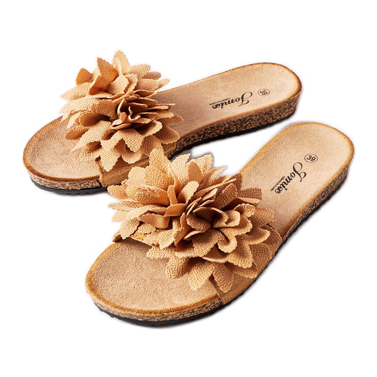 Smeđe papuče ukrašene Farland cvjetovima smeđa